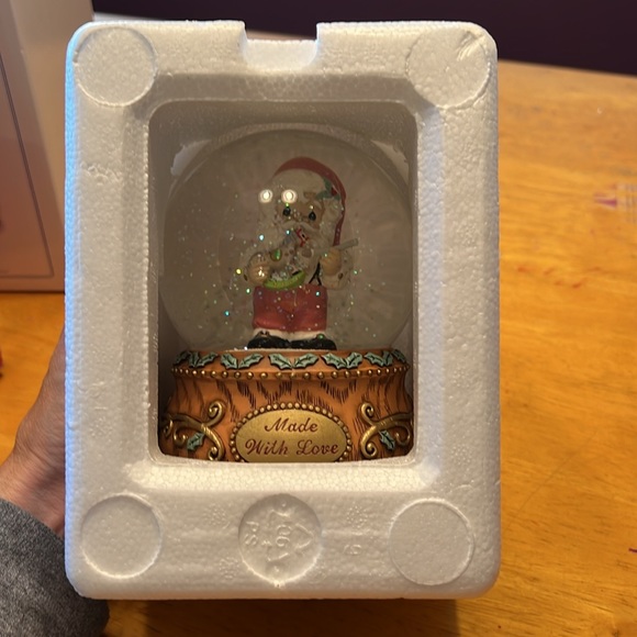 Precious Moments Musical Snow Globe. “Made with Love”. New in box - Picture 9 of 11